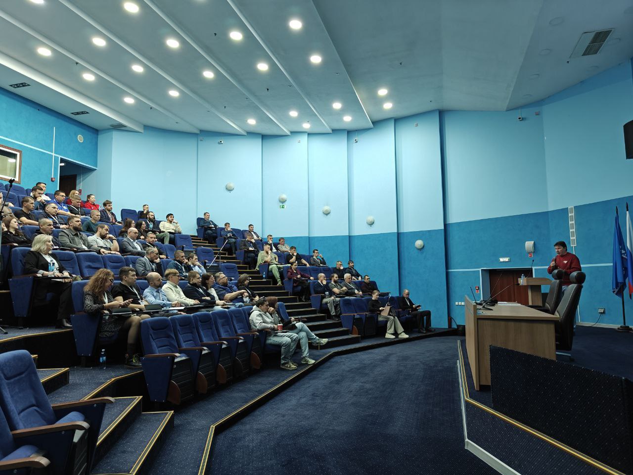 Сергей Должников читае курс "Техническое регулирование" в Новом Уренгое